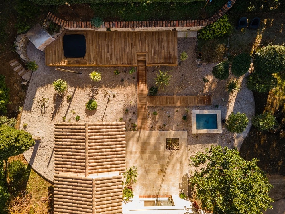 Vue aérienne d'un jardin aménagé